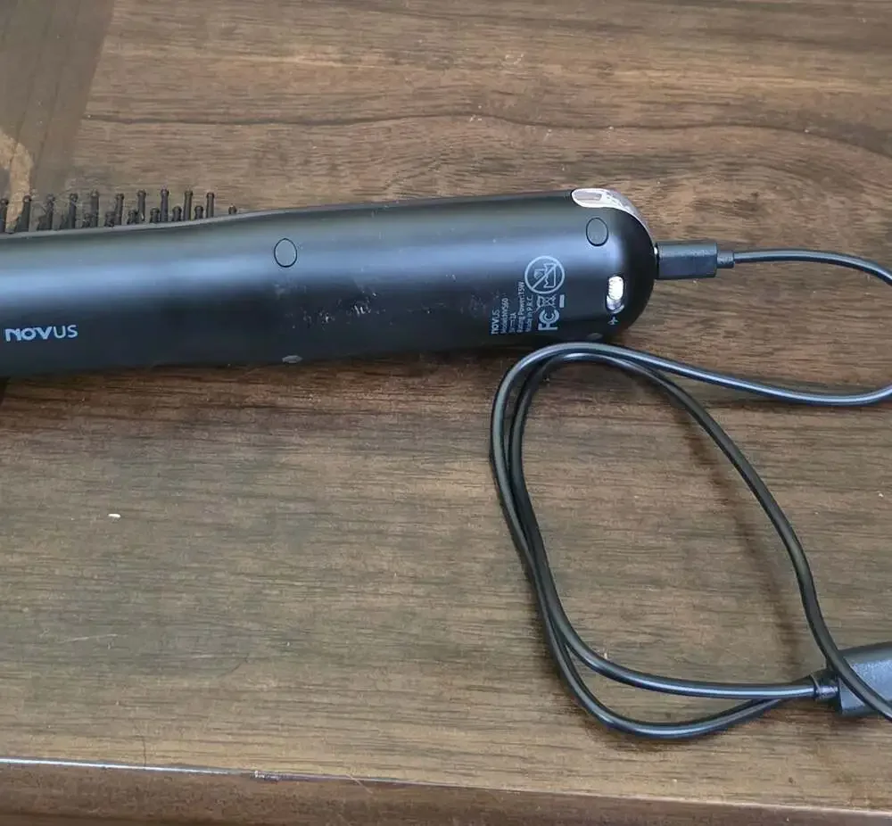 NOVUS Model NV560 Cordless Portable Hair Straightening Brush